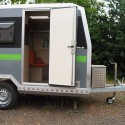 Offroad-Caravan X-Indoor / Produkt: Offroad-Wohnkabine auf Einachser-Fahrgestell / Leeranhänger