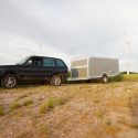 Offroad-Caravan X-Indoor / Produkt: Offroad-Wohnkabine auf Einachser-Fahrgestell / Hubdach