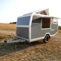 Offroad-Caravan X-Indoor / Produkt: Offroad-Wohnkabine auf Einachser-Fahrgestell / Schlafhubdach und Stehhöhe