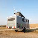 Offroad-Caravan X-Indoor / Produkt: Offroad-Wohnkabine auf Einachser-Fahrgestell / Schlafhubdach und Stehhöhe