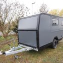 Offroad-Caravan X-Indoor / Produkt: Offroad-Wohnkabine auf Einachser-Fahrgestell / Modell Black für VW-Bus