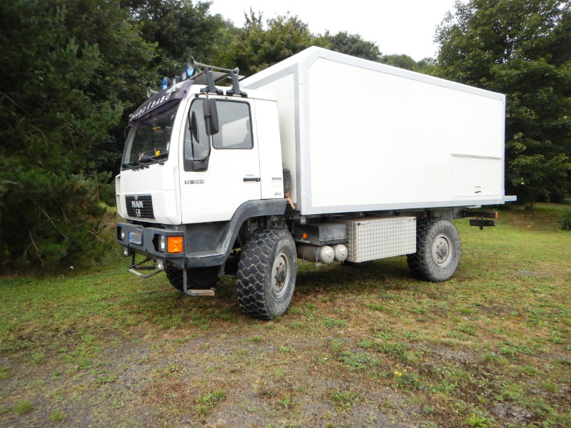 Dachhimmel Reparatur - Allrad-LKW-Gemeinschaft