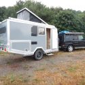 Offroad-Caravan X-Indoor / Produkt: Offroad-Wohnkabine auf Einachser-Fahrgestell / Schlafhubdach und Fahrradträger