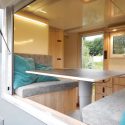 Offroad-Caravan X-Indoor / Produkt: Offroad-Wohnkabine auf Einachser-Fahrgestell / Schlafhubdach und Fahrradträger