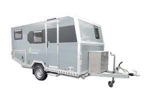 Offroad-Caravan X-Indoor / Produkt: Offroad-Wohnkabine auf Einachser-Fahrgestell / Modell mit 15 Zoll Bereifung