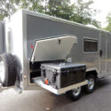 Offroad-Caravan X-Indoor / Produkt: Offroad-Wohnkabine auf Einachser-Fahrgestell / Modell Tandem mit Schwerlastauszug