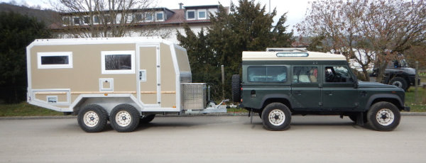 Offroad-Wohnanhänger / Produkt: Tandem-Wohnanhänger in schmaler Ausführung für Land Rover Defender