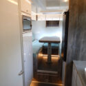 Offroad-Caravan X-Indoor / Produkt: Offroad-Wohnkabine auf Einachser-Fahrgestell mit Mover / Schlafhubdach und Fahrradträger