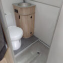 Offroad-Caravan X-Indoor / Produkt: Offroad-Wohnkabine auf Einachser-Fahrgestell mit Schlafhubdach